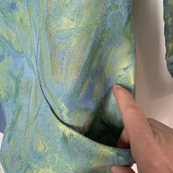 Gorgeous skirt suit. Jacket M skirt L - Picture 12 of 12